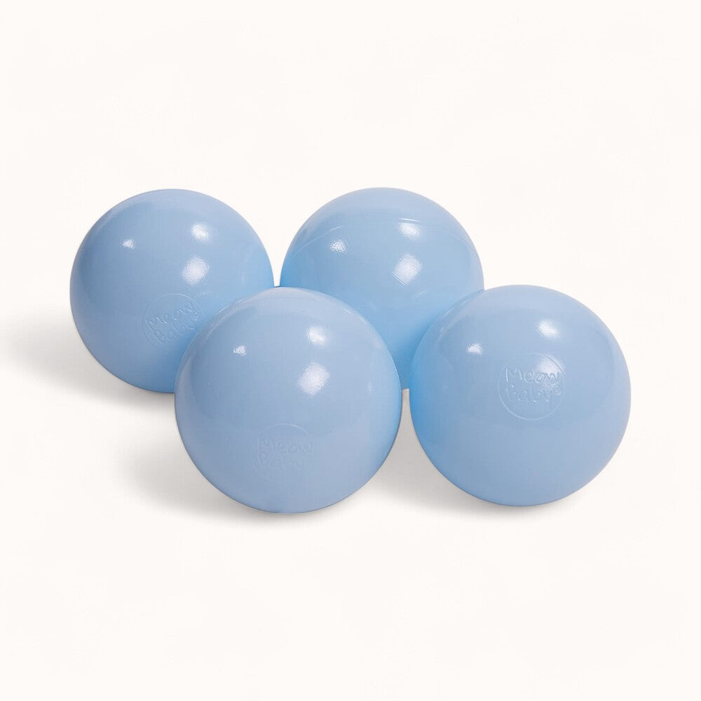 Blaue Bälle für den Pool